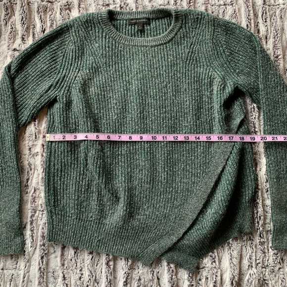 Small Banana Republic Green Sweater - Picture 7 of 7